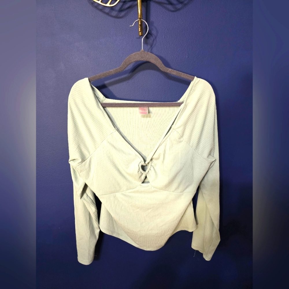 No Boundaries Women's Plus Size 3XL Long Sleeve Heart Ring Top Shirt Green